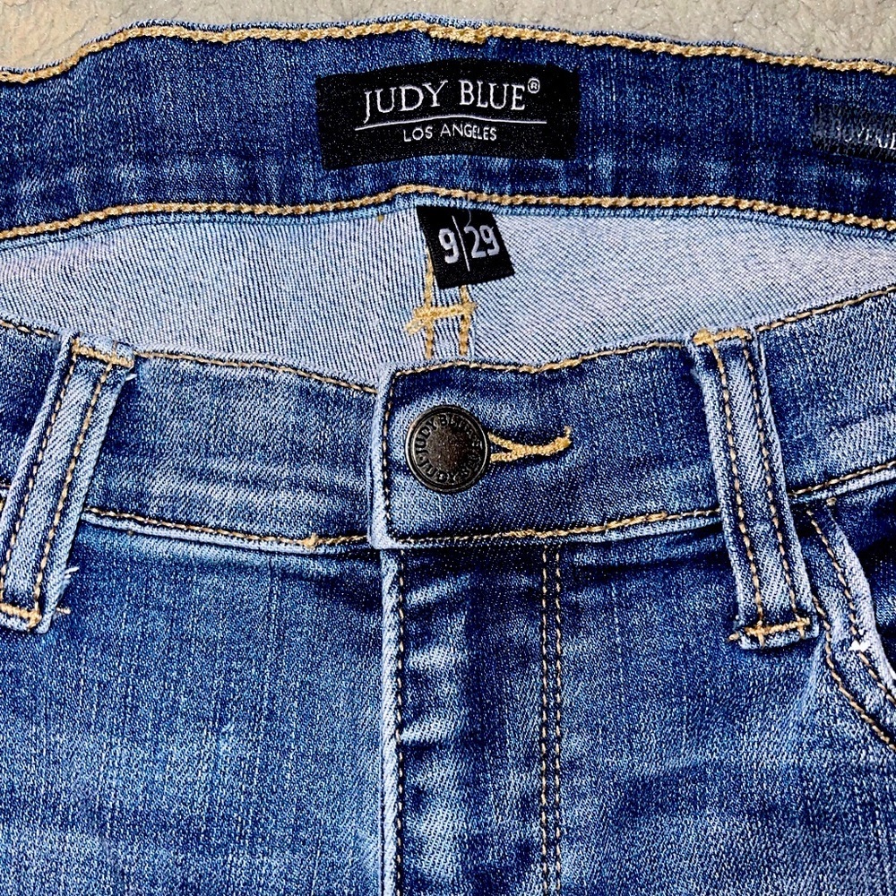 Judy Blue Boyfriend Fit Distressed  Blue Denim Jeans Size 9/29 Tummy Control